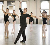 Балетмейстер-постановщик в сфере хореографии и театральной деятельности.
